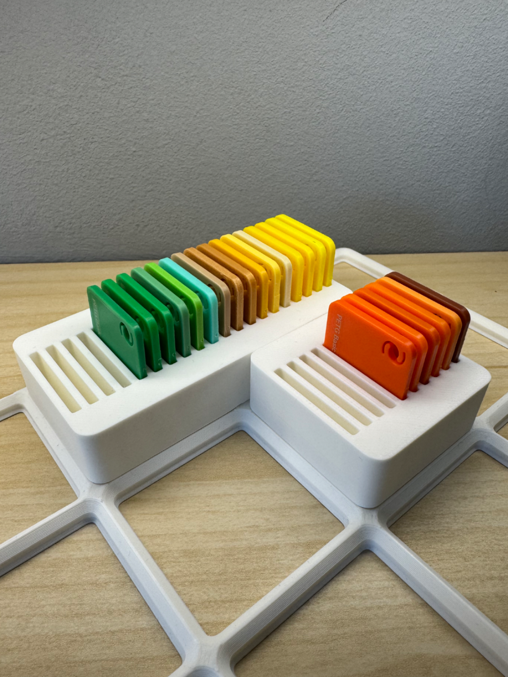Filament swatch holder