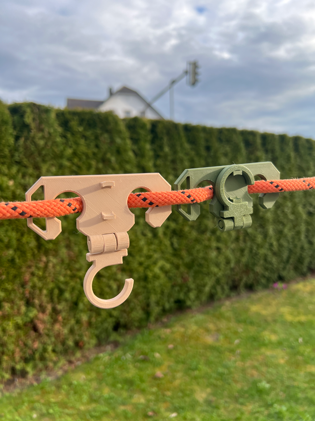 Foldable rope hook