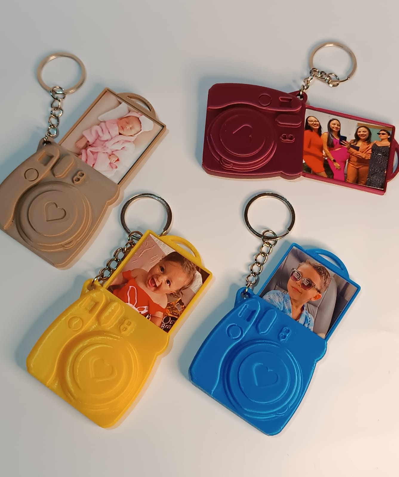 3D printed Instax Style Retro Camera Keychain with Hidden Photo Frame – Personalized Gift by FOFUS