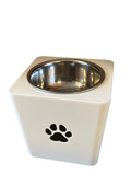 Raised pet feeding bowl